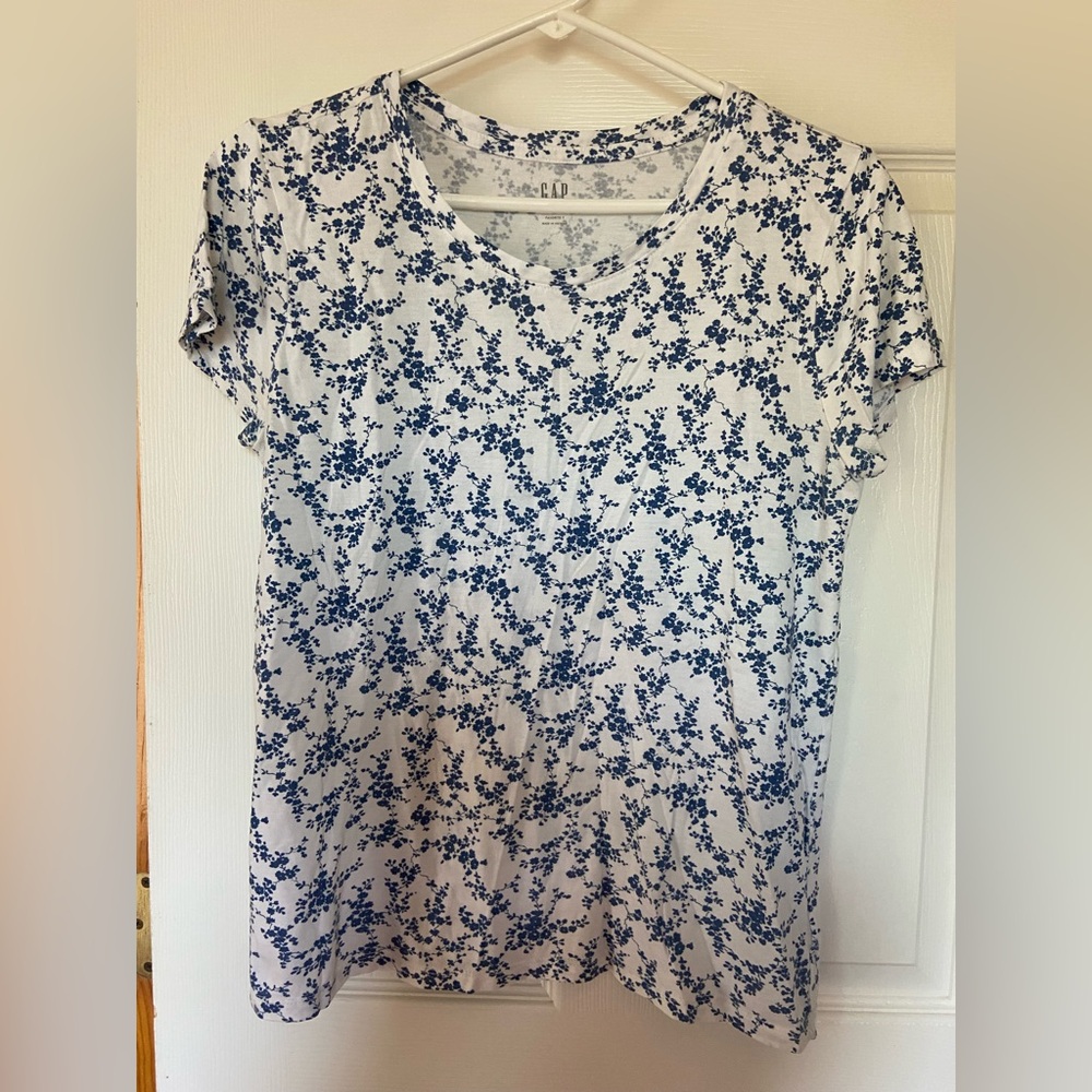 GAP Blue and White Floral Tee Favorite- Size M